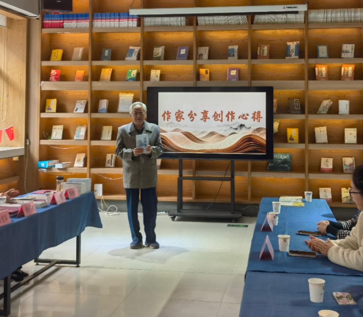 墨香傳情，文脈相承 七位本土作家向襄陽(yáng)市圖書(shū)館捐贈(zèng)著作，共筑城市文化記憶